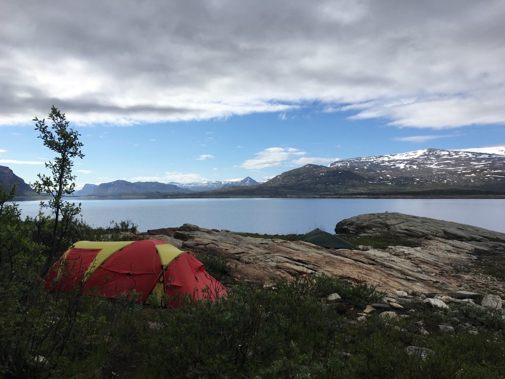 스웨덴 남자의 텐트와 나의 텐트