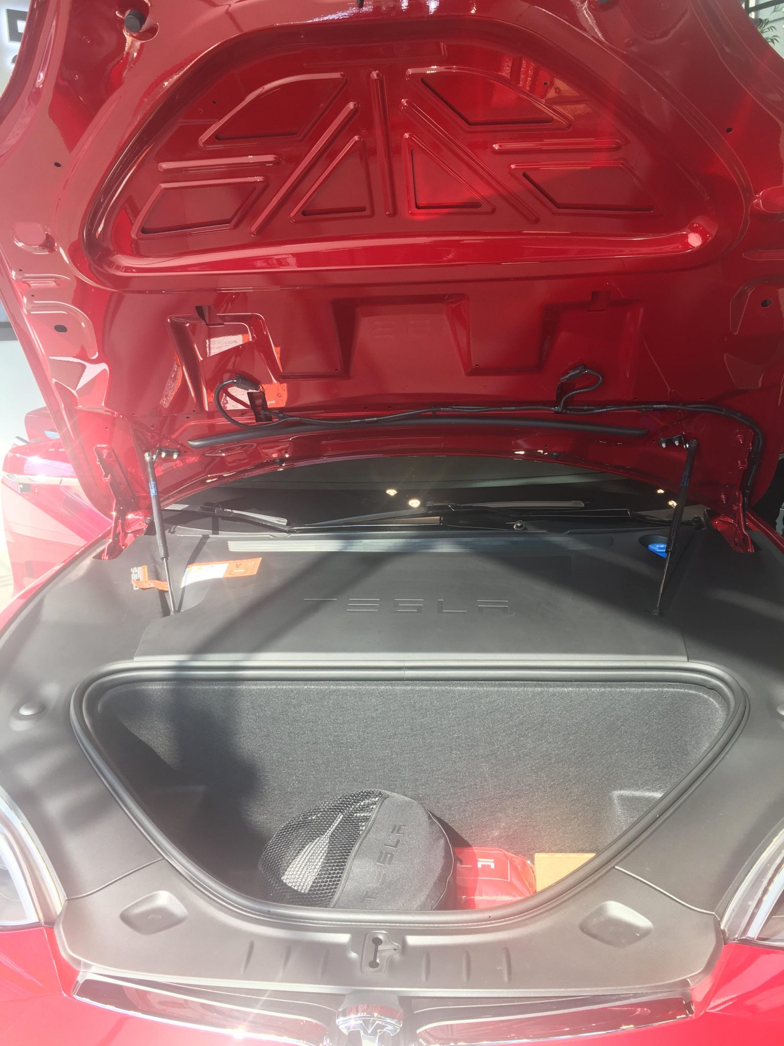 테슬라 모델 S 앞 트렁크