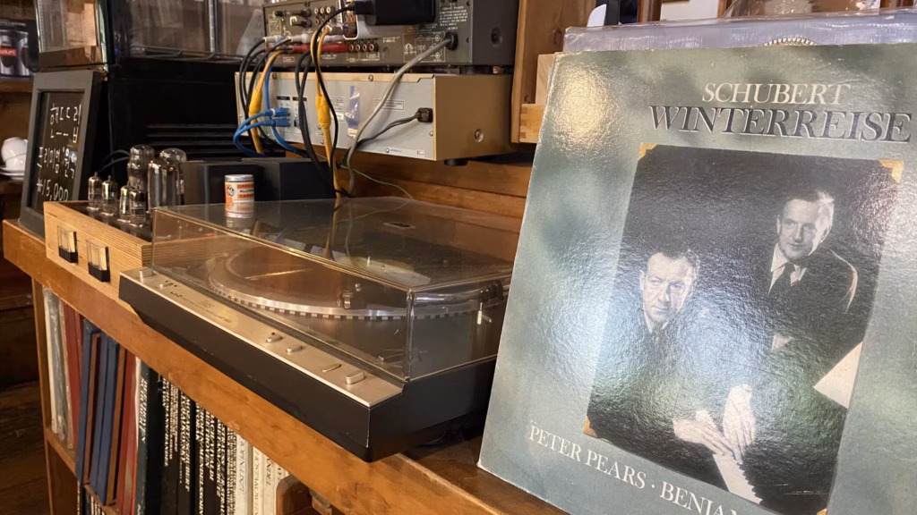 분위기 카페 커피해피 LP판