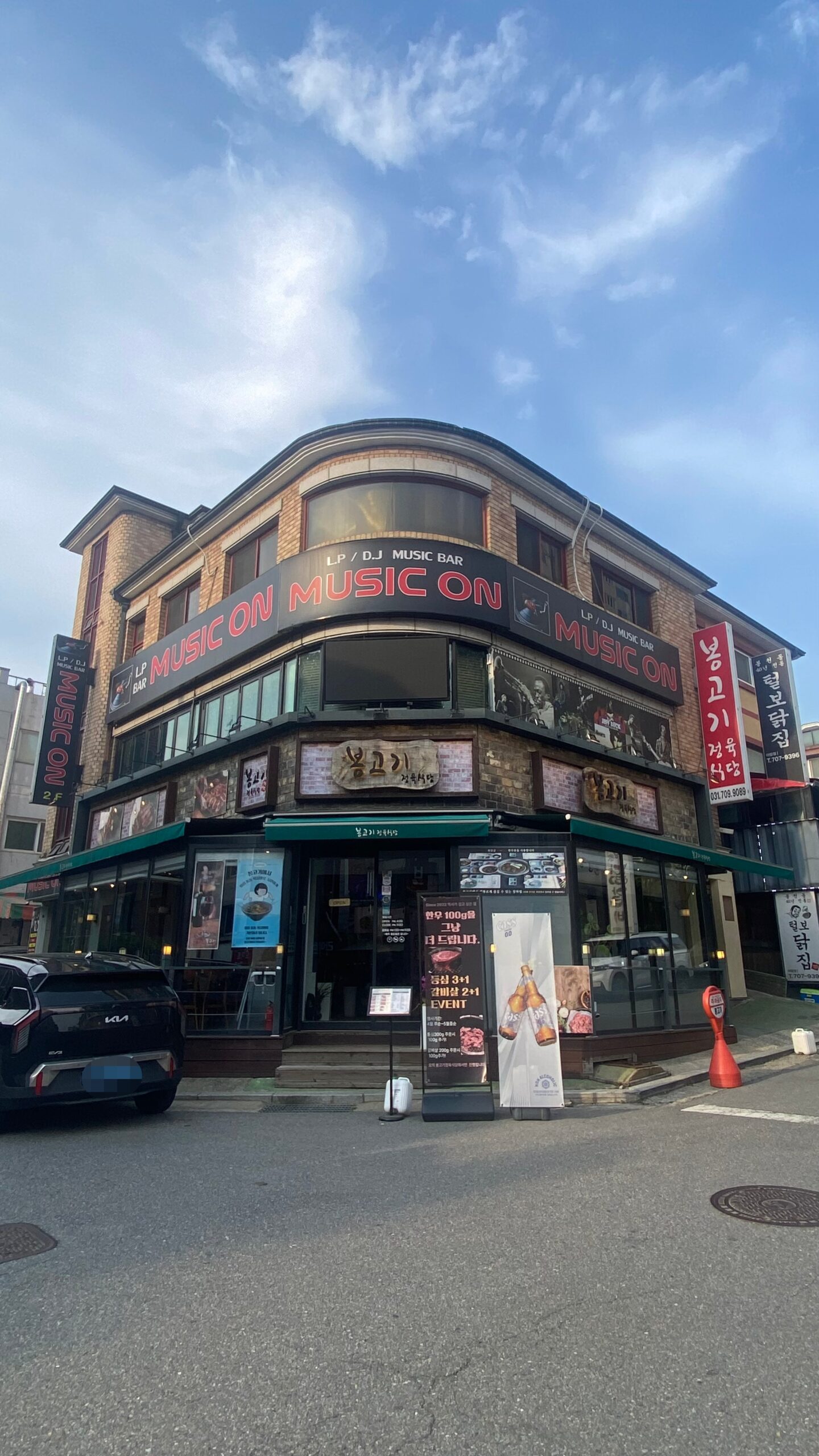 03 매장 입구1 mosaic scaled