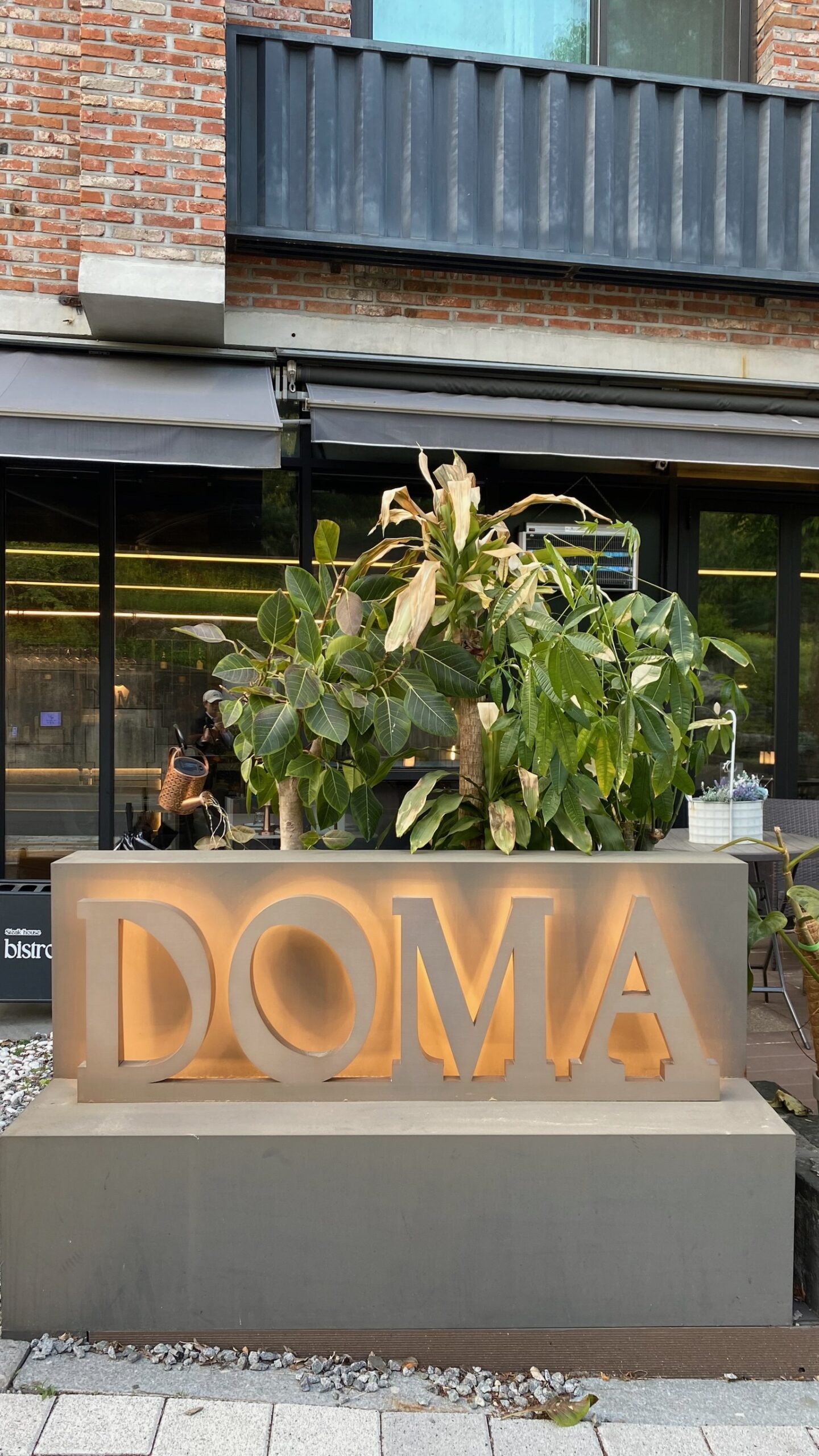 비스트로도마 간판3 복사본 scaled