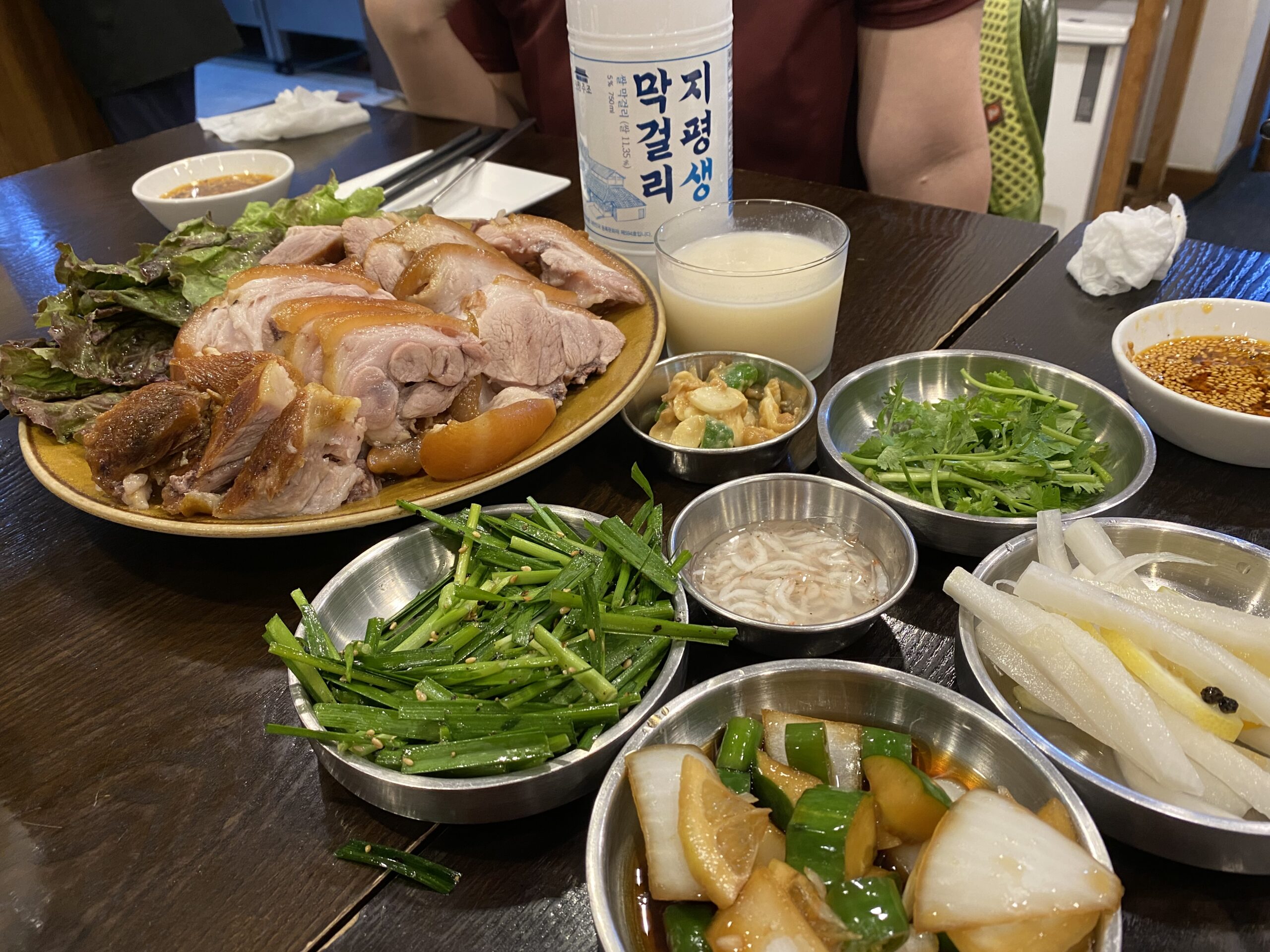 윤밀원 족발2 반찬1 scaled